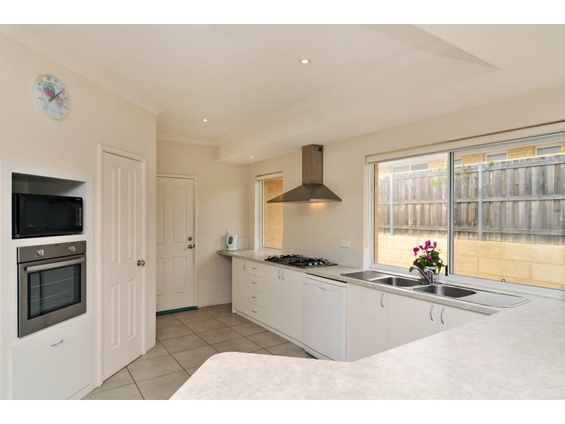 44 Buttercup Parkway, Halls Head WA 6210