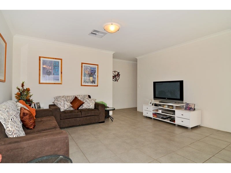 44 Buttercup Parkway, Halls Head WA 6210