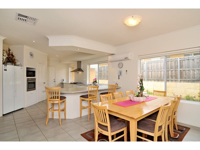 44 Buttercup Parkway, Halls Head WA 6210