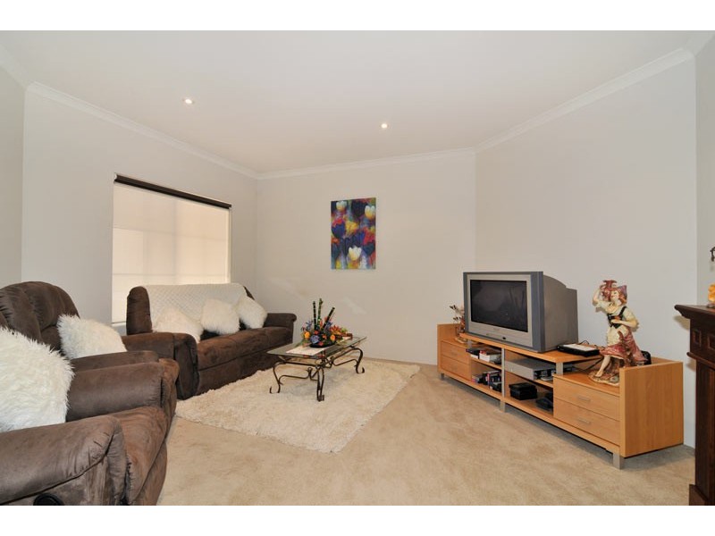 44 Buttercup Parkway, Halls Head WA 6210