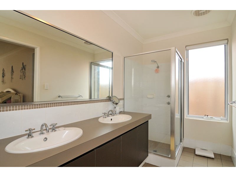 44 Buttercup Parkway, Halls Head WA 6210