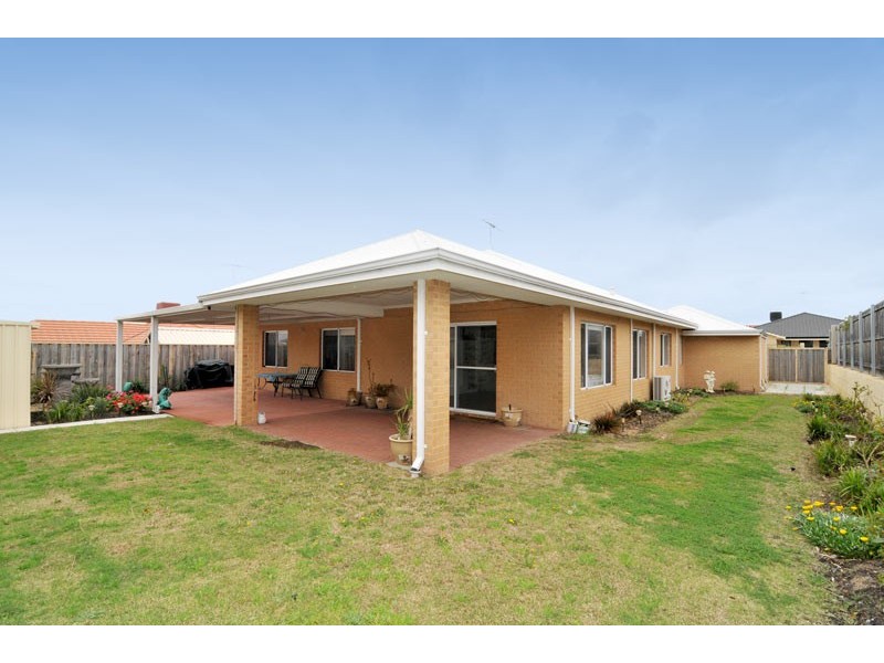 44 Buttercup Parkway, Halls Head WA 6210