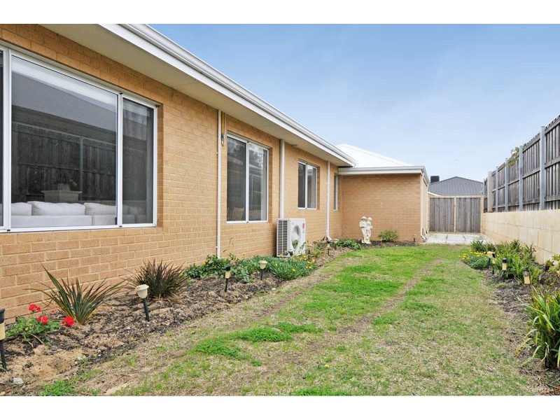 44 Buttercup Parkway, Halls Head WA 6210