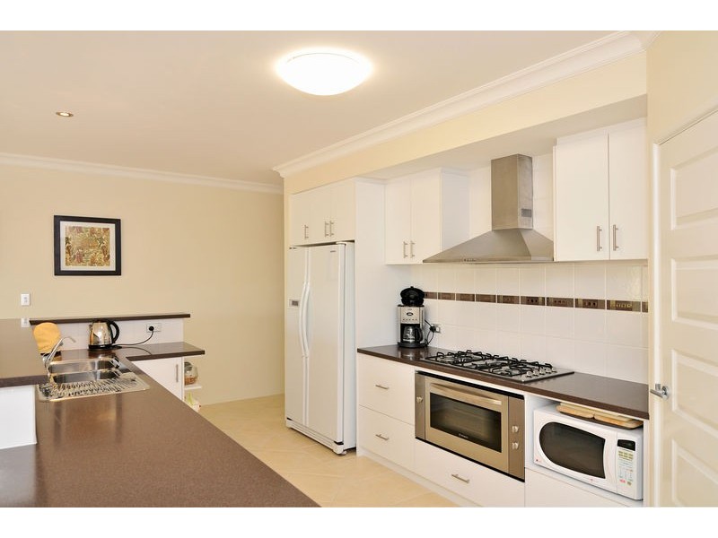 4 Rosella Way, Coodanup WA 6210