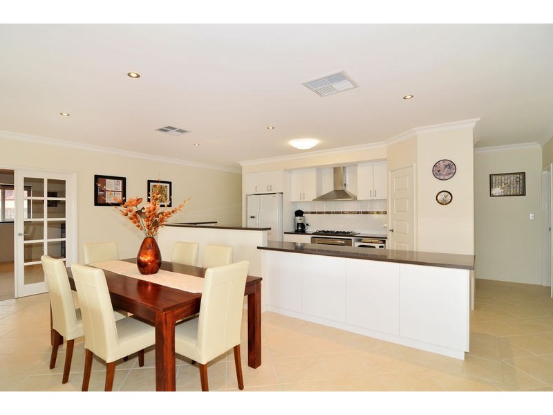 4 Rosella Way, Coodanup WA 6210