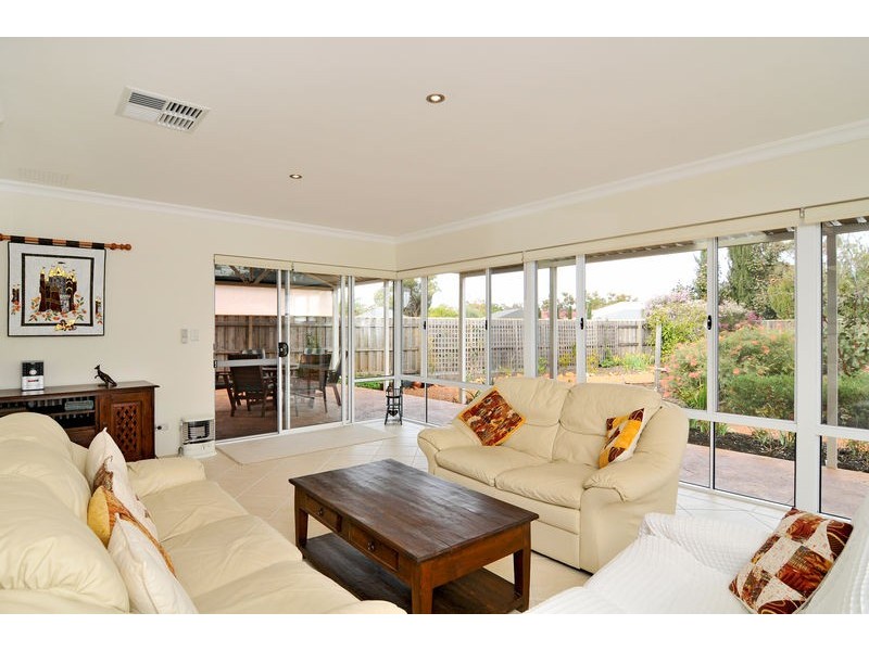 4 Rosella Way, Coodanup WA 6210