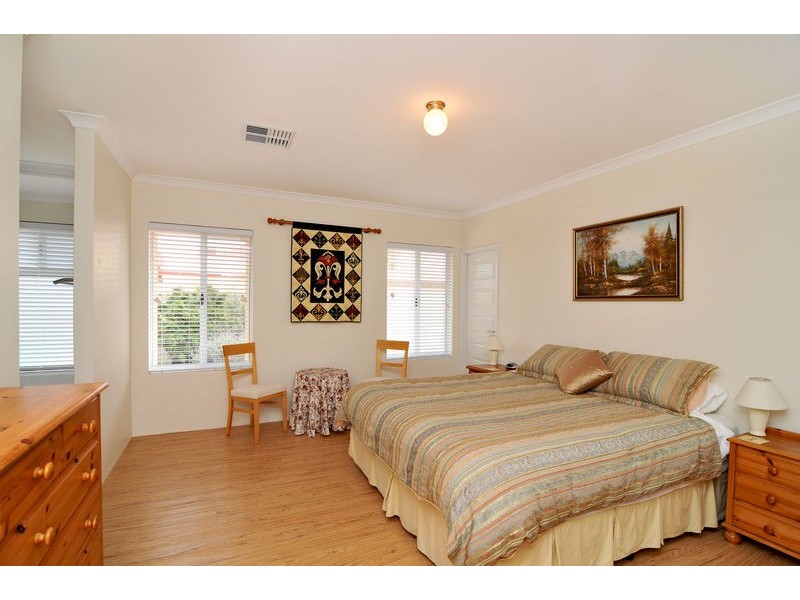 4 Rosella Way, Coodanup WA 6210