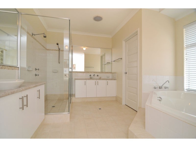 4 Rosella Way, Coodanup WA 6210