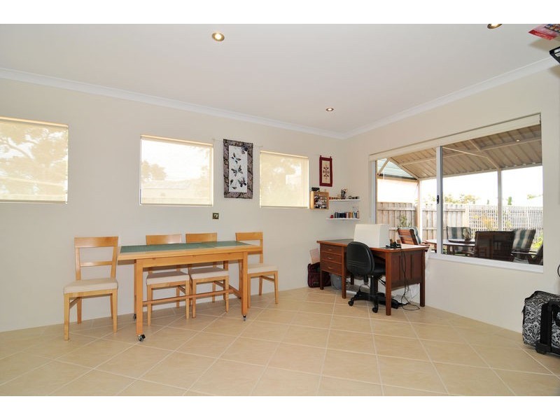 4 Rosella Way, Coodanup WA 6210