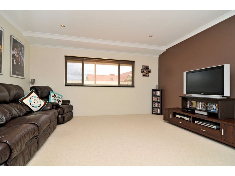 4 Rosella Way, Coodanup WA 6210