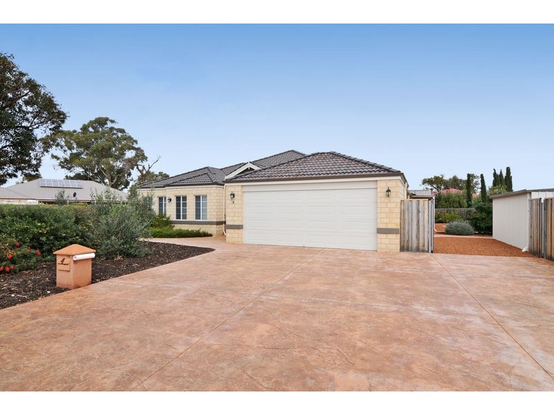 4 Rosella Way, Coodanup WA 6210