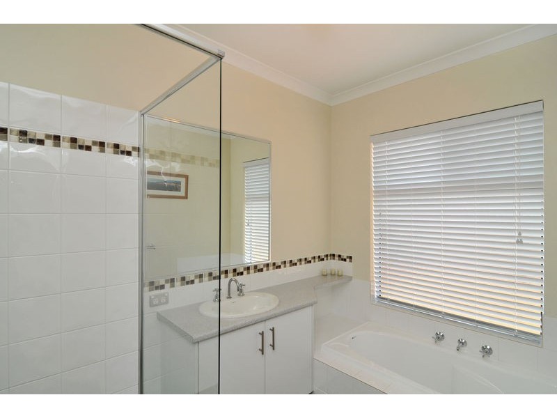 4 Rosella Way, Coodanup WA 6210