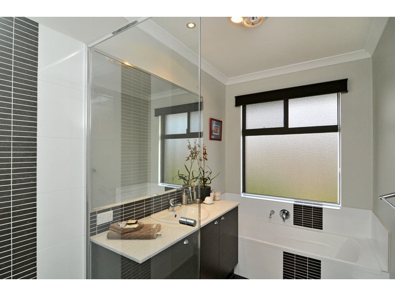 13 Mandjar Lane, Wannanup WA 6210