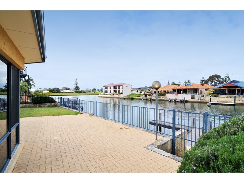 42 Aztec Island Retreat, Halls Head WA 6210