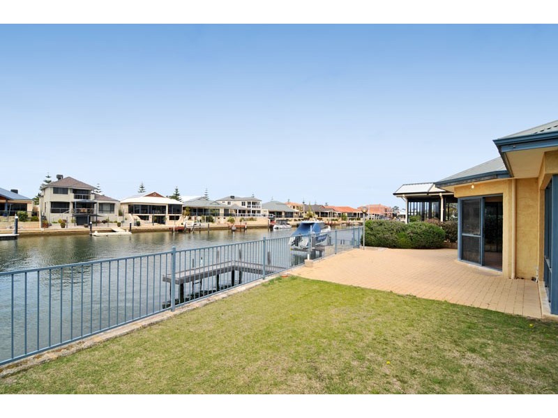 42 Aztec Island Retreat, Halls Head WA 6210