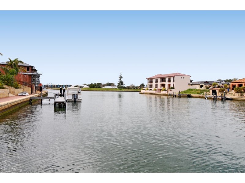 42 Aztec Island Retreat, Halls Head WA 6210