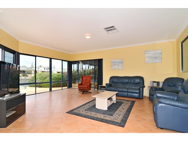 42 Aztec Island Retreat, Halls Head WA 6210