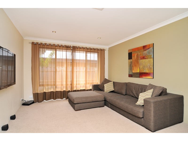 18 Cohen Vista, Lakelands WA 6180