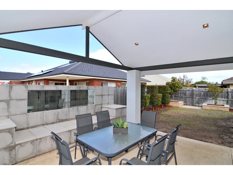 18 Cohen Vista, Lakelands WA 6180