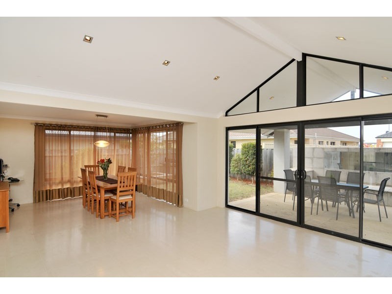 18 Cohen Vista, Lakelands WA 6180