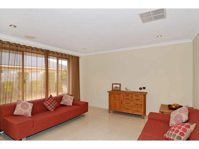 18 Cohen Vista, Lakelands WA 6180