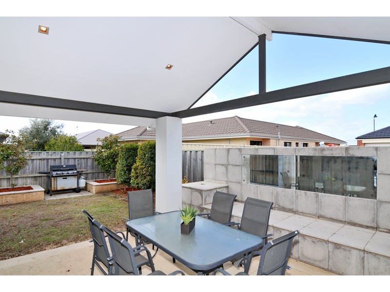 18 Cohen Vista, Lakelands WA 6180