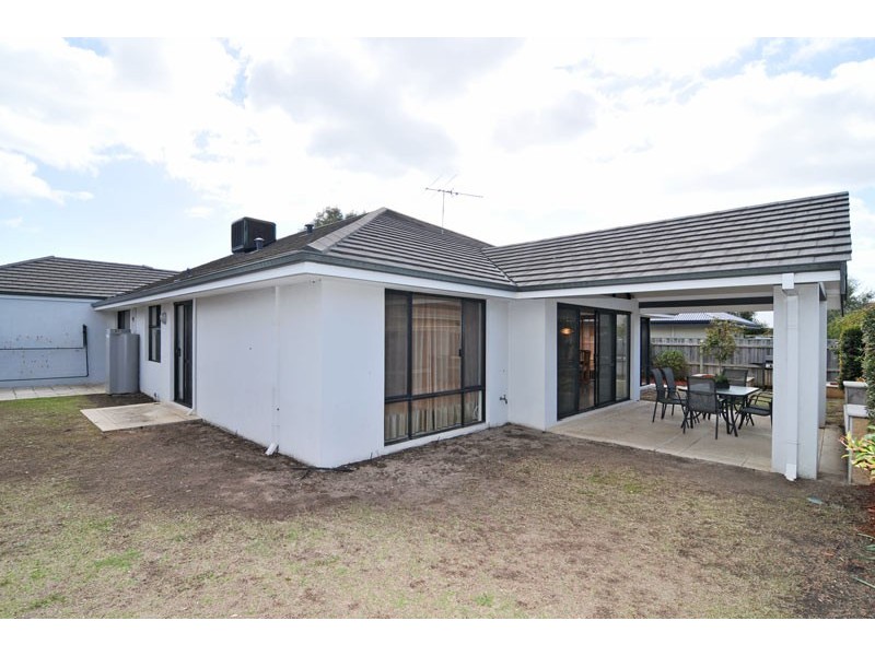 18 Cohen Vista, Lakelands WA 6180