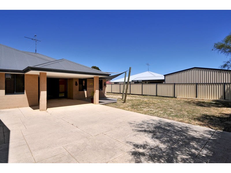 11 Eddy Street, Coodanup WA 6210