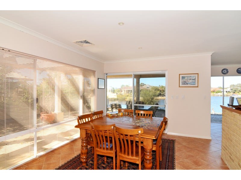 42 Banksia Terrace, South Yunderup WA 6208