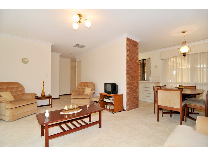 12 Honeysuckle Ramble, Halls Head WA 6210