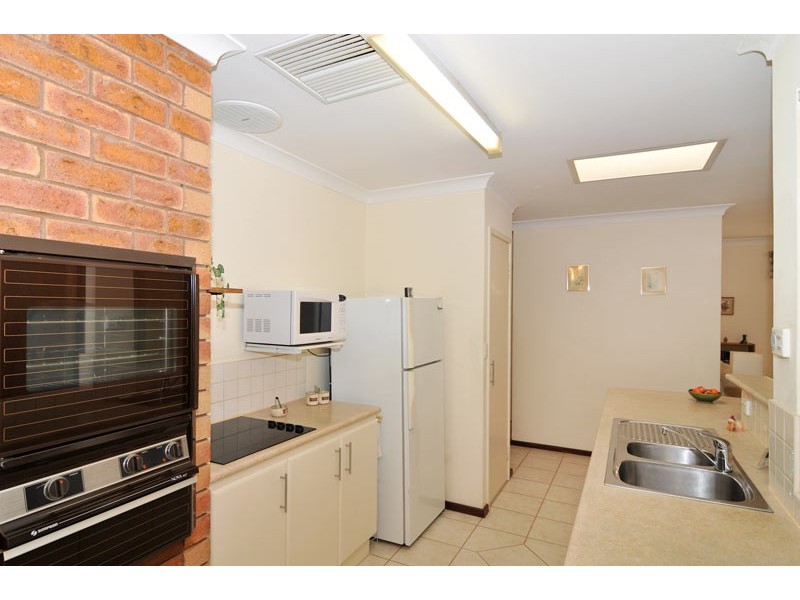 12 Honeysuckle Ramble, Halls Head WA 6210