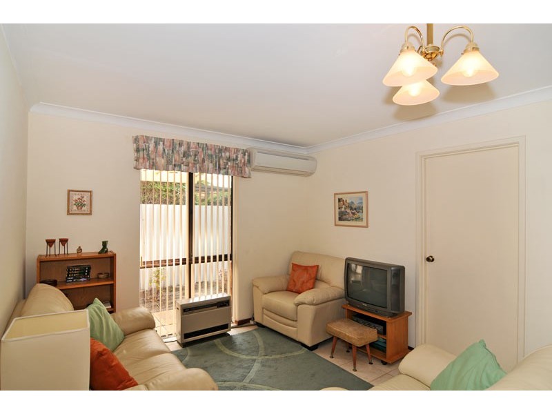 12 Honeysuckle Ramble, Halls Head WA 6210