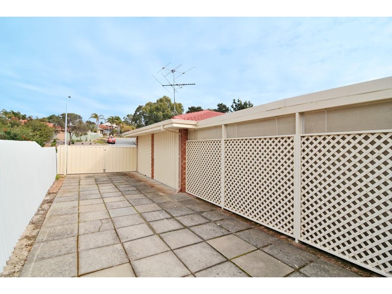 12 Honeysuckle Ramble, Halls Head WA 6210