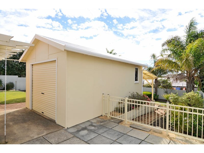 12 Honeysuckle Ramble, Halls Head WA 6210