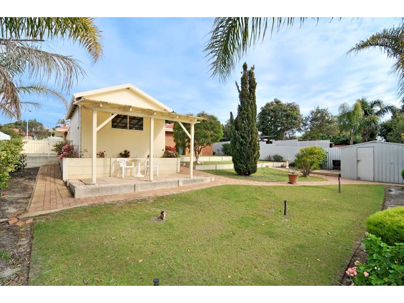 12 Honeysuckle Ramble, Halls Head WA 6210