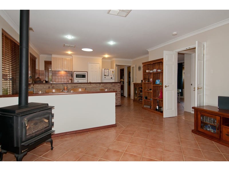 32 Fairway Crescent, Meadow Springs WA 6210