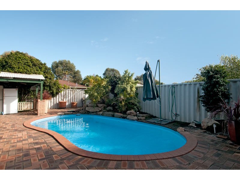 32 Fairway Crescent, Meadow Springs WA 6210