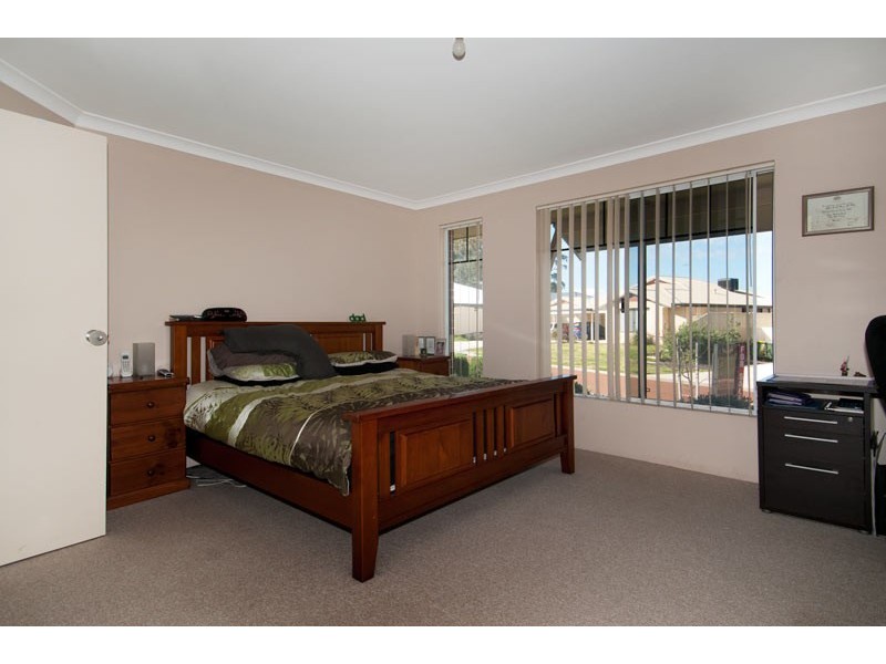 13 Myalla Pass, Lakelands WA 6180