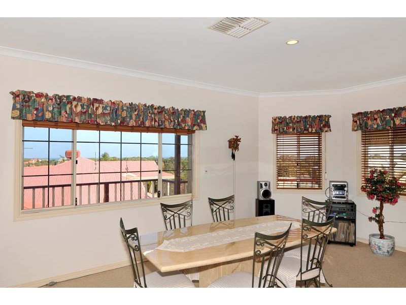 7 Carabeen Place, Halls Head WA 6210