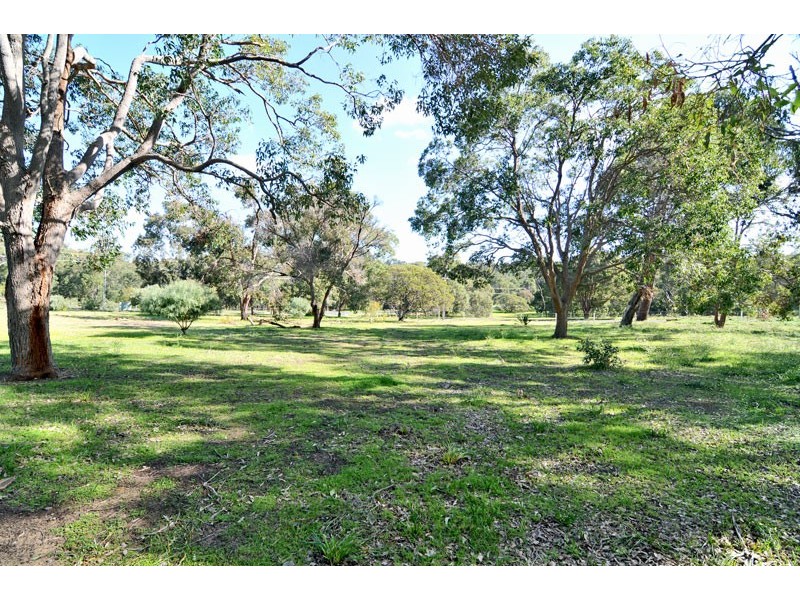 4 White Hill Road, Bouvard WA 6211