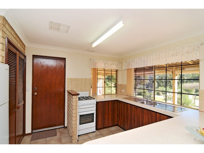 4 White Hill Road, Bouvard WA 6211