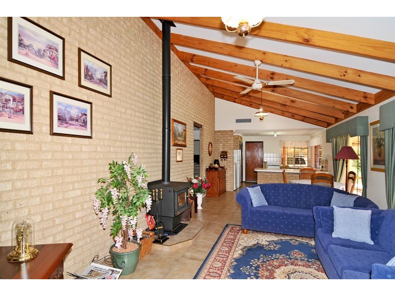 4 White Hill Road, Bouvard WA 6211