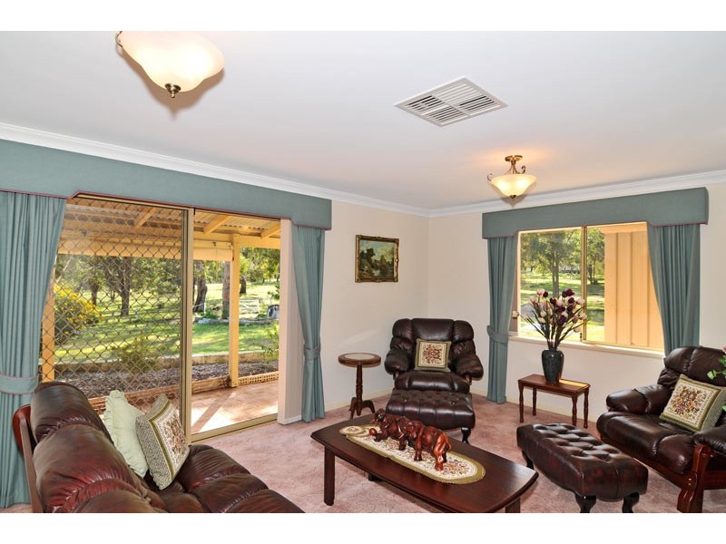 4 White Hill Road, Bouvard WA 6211