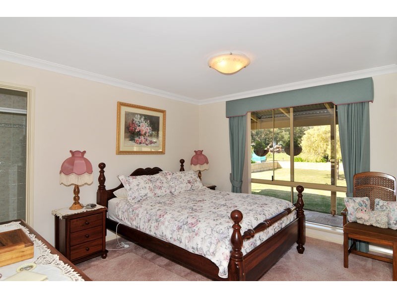 4 White Hill Road, Bouvard WA 6211