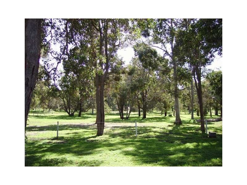 4 White Hill Road, Bouvard WA 6211