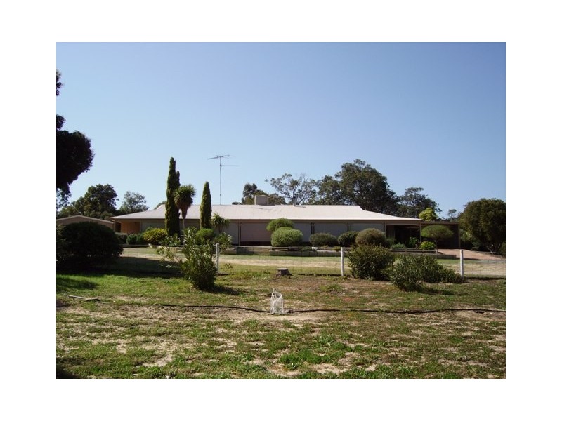 4 White Hill Road, Bouvard WA 6211