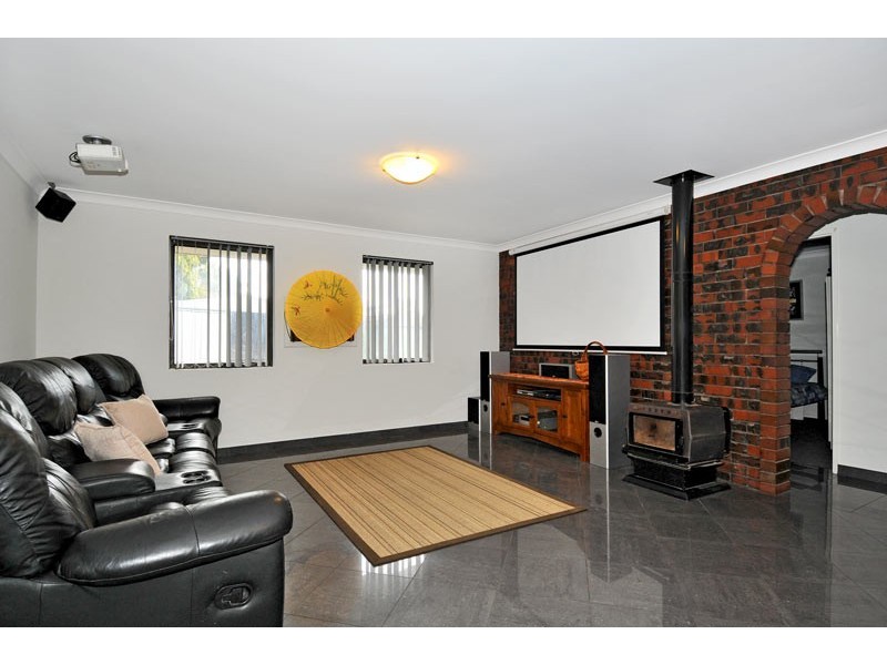 4 McMahon Court, Halls Head WA 6210