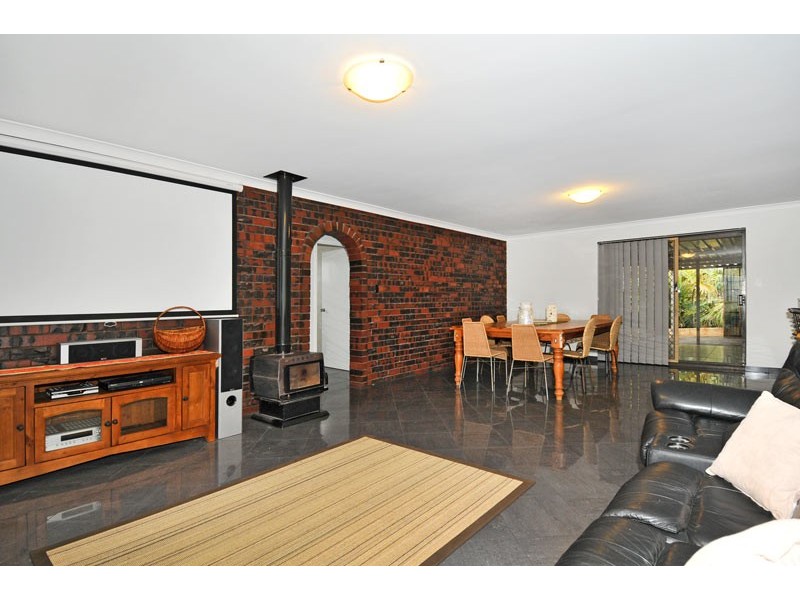 4 McMahon Court, Halls Head WA 6210