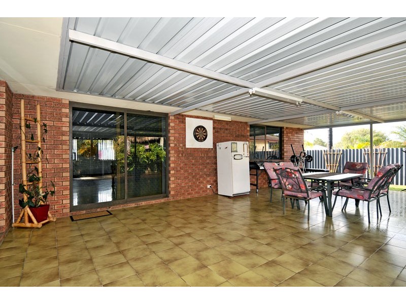 4 McMahon Court, Halls Head WA 6210