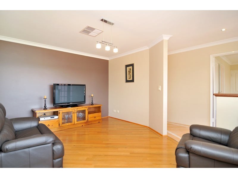 6 Brouwer Trail, Dudley Park WA 6210